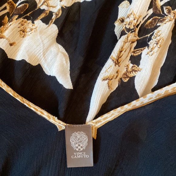 Vince Camuto shawl - Picture 6 of 7